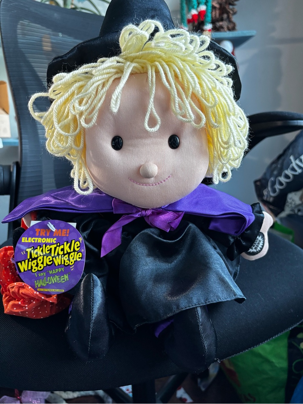 Dan Dee Electronic Tickle Tickle Wiggle Wiggle Plush Witch NWT